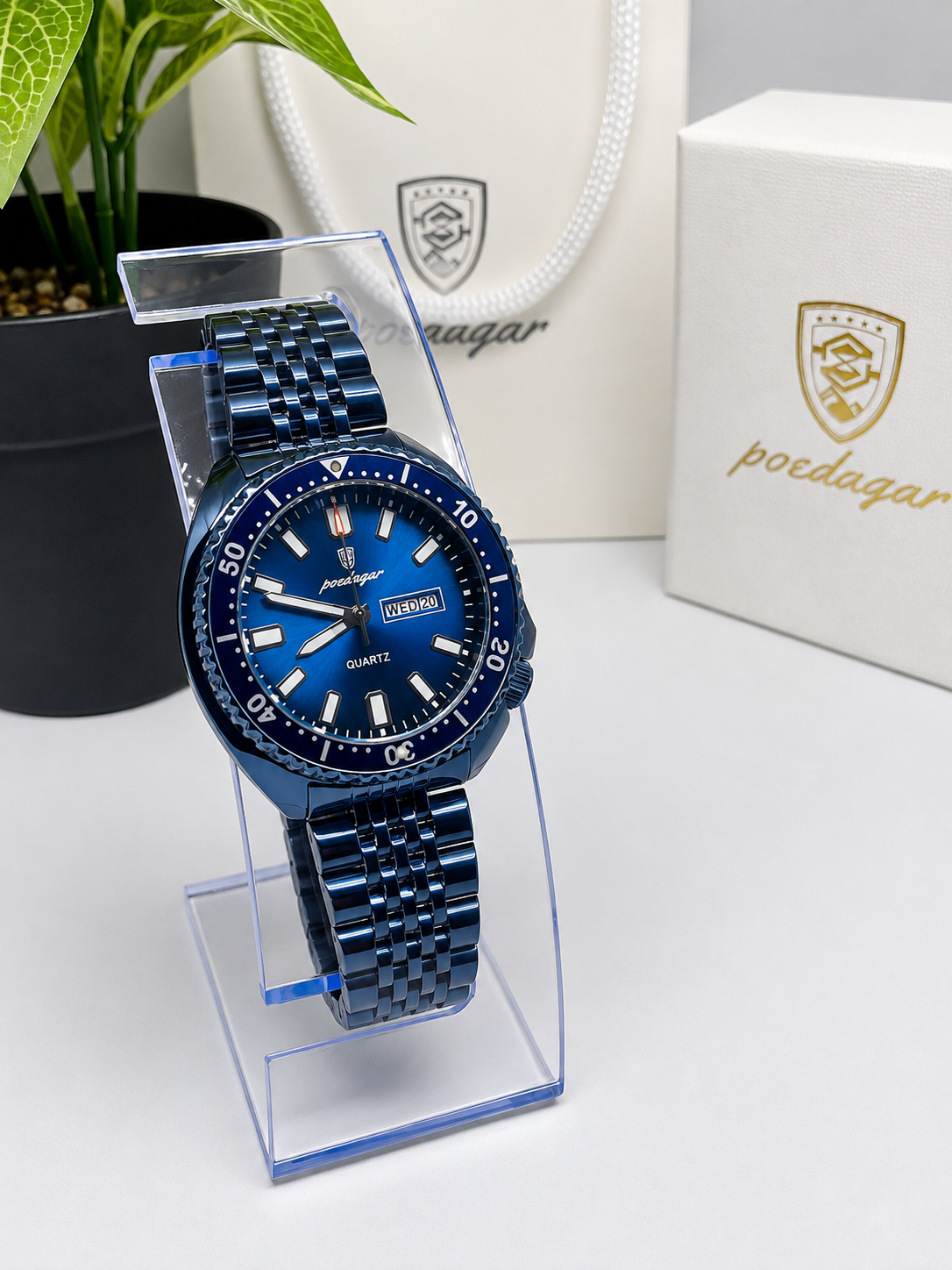 POEDAGAR 682 Montre-bracelet de luxe pour homme sport, quartz, lumineuse, étanche, calendrier de la semaine, acier inoxydable.